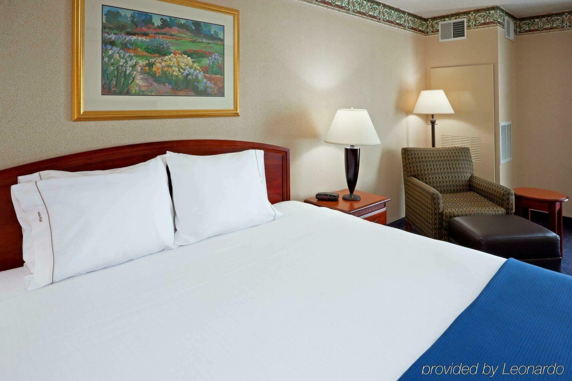Express & By Ihg