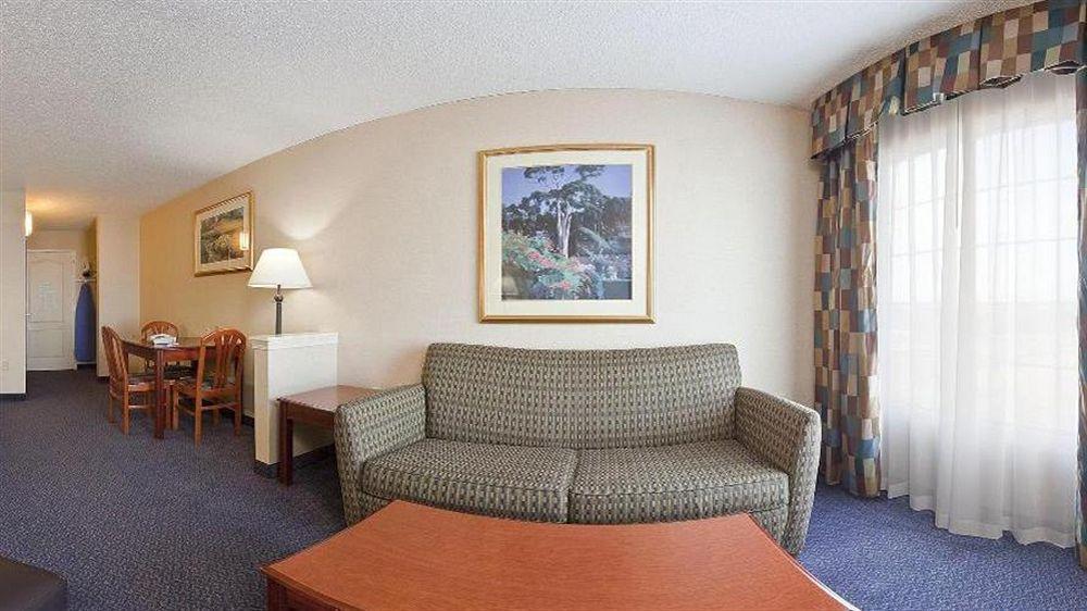 Express & By Ihg 2*