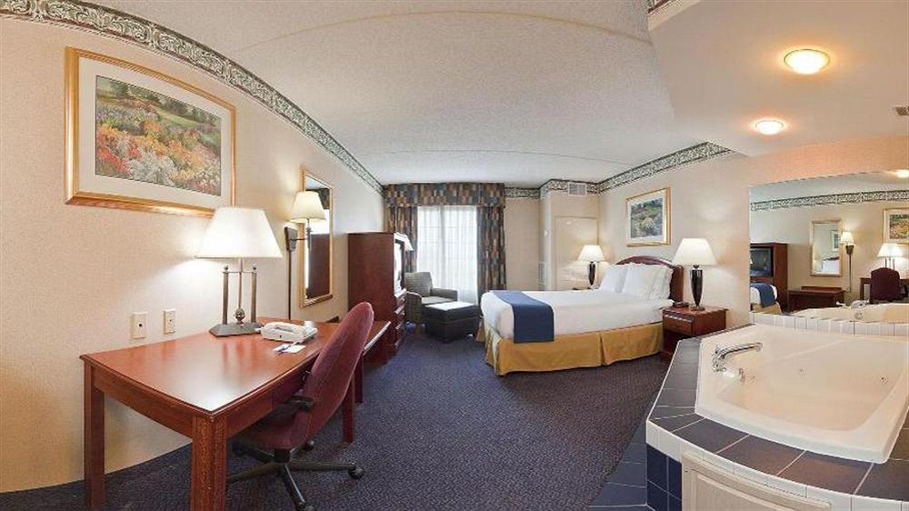 Express & By Ihg 2*