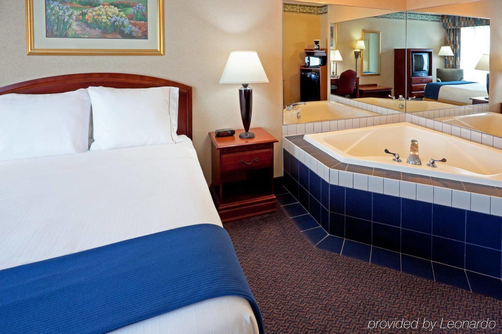 Express & By Ihg Reading