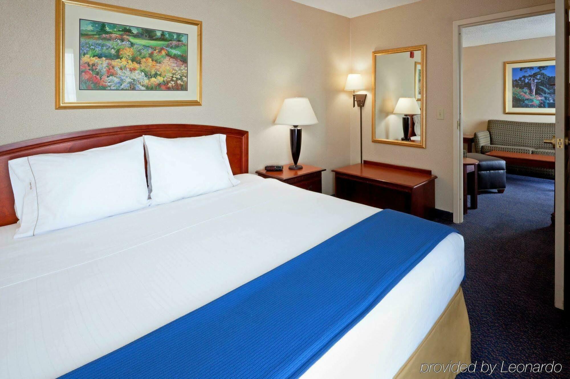 Express & By Ihg Hotel Reading