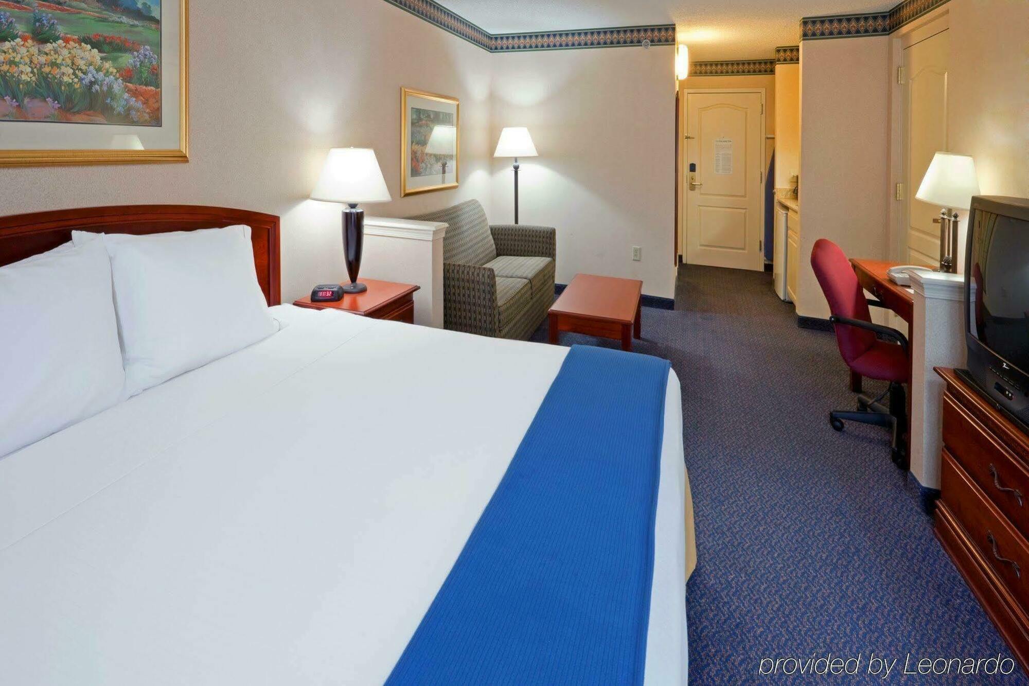 Express & By Ihg Reading